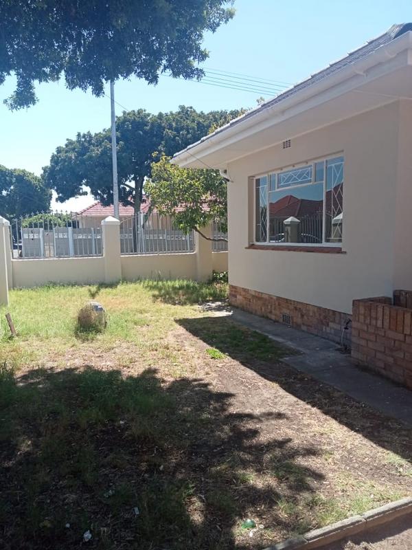 To Let 4 Bedroom Property for Rent in Goodwood Central Western Cape
